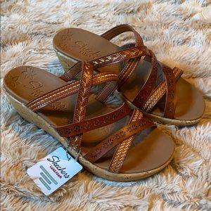 Skechers NWT brown strappy sandals✨